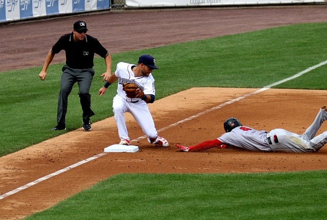 a player trying to steal third base in a baseball game
